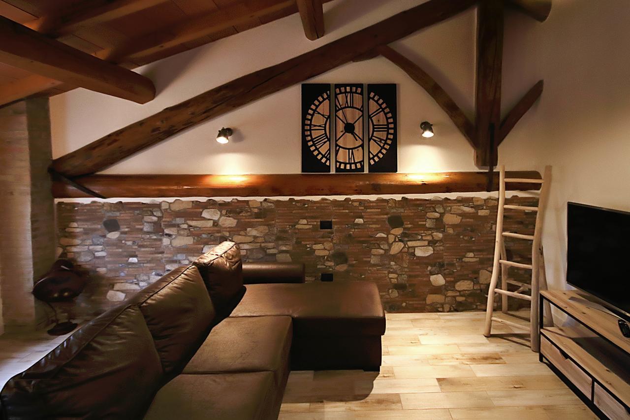 La Maesta' Bed & Breakfast Лангирано Екстериор снимка